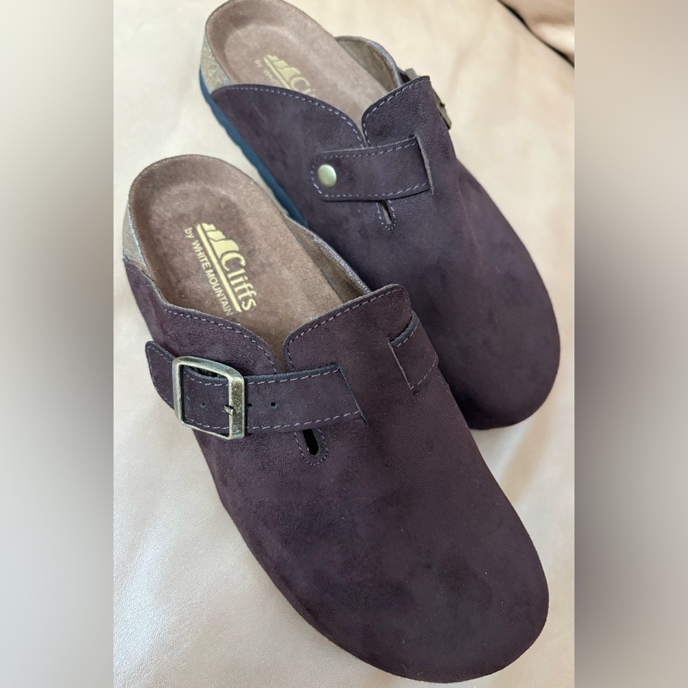 Cliffs by WHITE MOUNTAIN Suede Clogs
NWOT Color: Brown * Size: 6.5 M